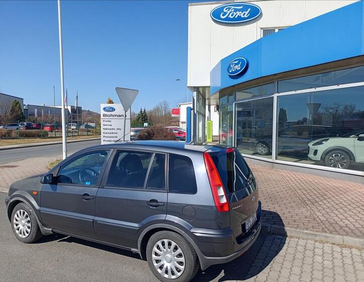 Ford Fusion 4