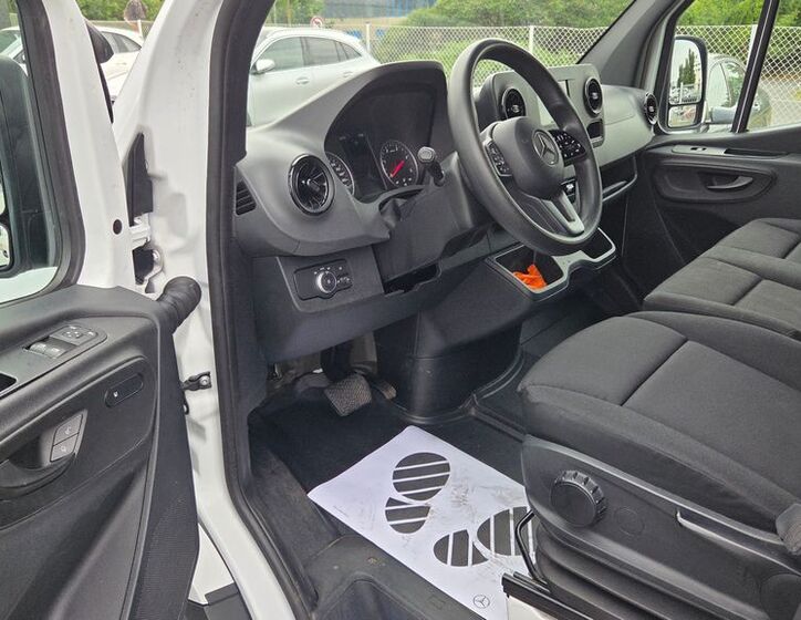 Mercedes-Benz Sprinter 9