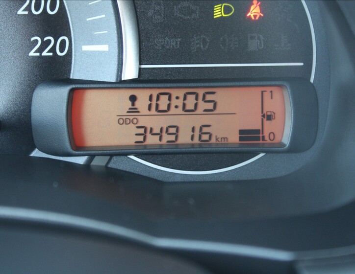 Nissan Micra 10