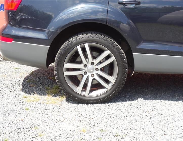 Audi Q7 9