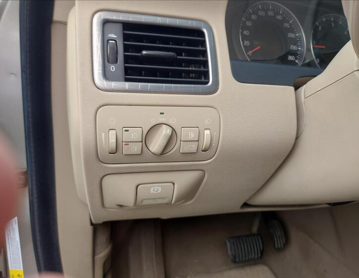 Volvo XC70 25