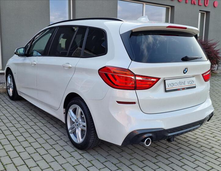 BMW Řada 2 8