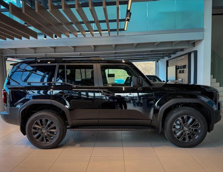 Toyota Land Cruiser 4