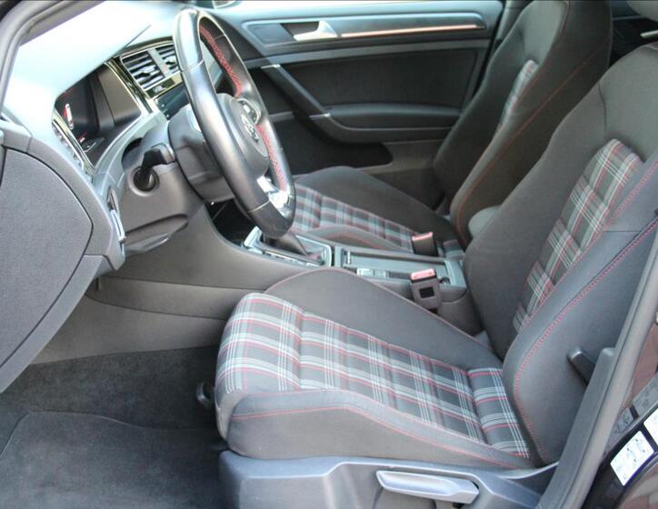 Volkswagen Golf 12