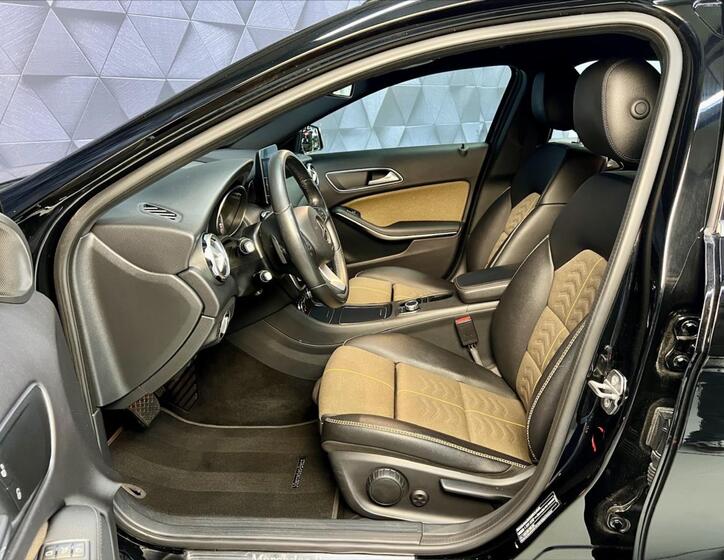 Mercedes-Benz GLA 11