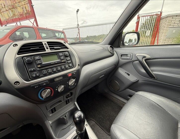 Toyota RAV4 12