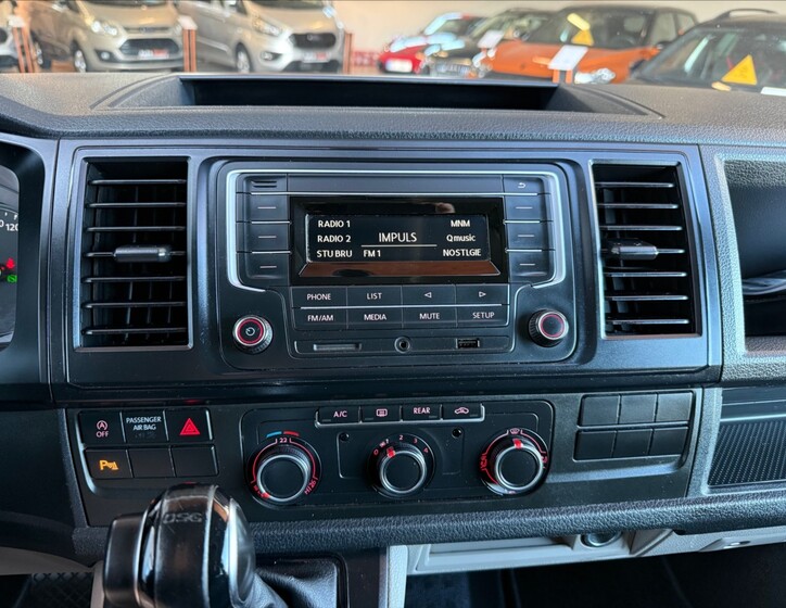 Volkswagen Caravelle 15