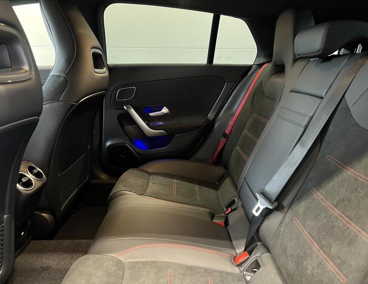 Mercedes-Benz CLA 9
