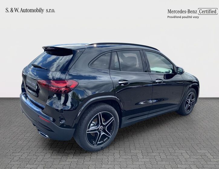 Mercedes-Benz GLA 8
