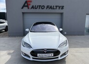 Tesla Model S 4