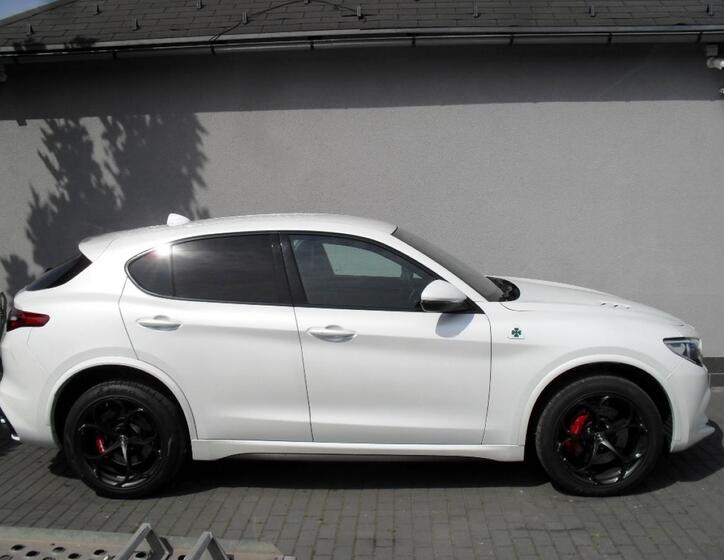 Alfa Romeo Stelvio 6