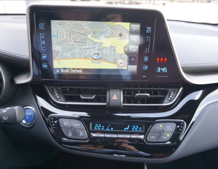 Toyota C-HR 13