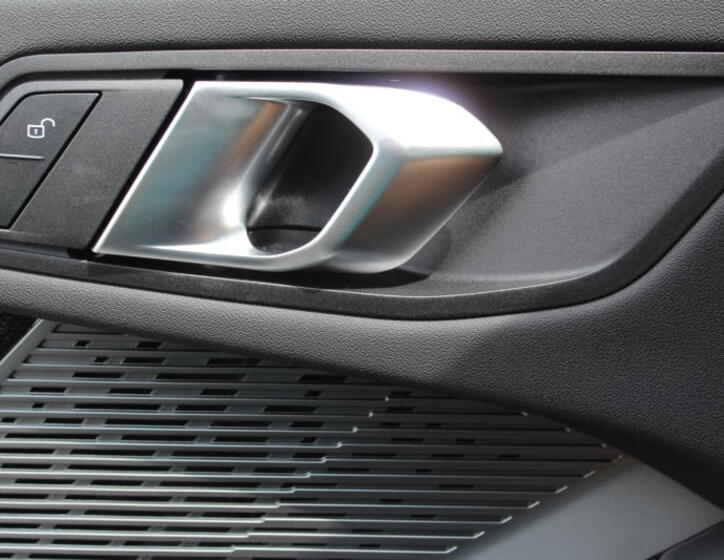BMW Řada 2 8