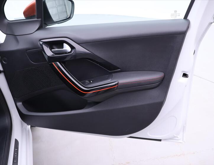 Peugeot 208 12
