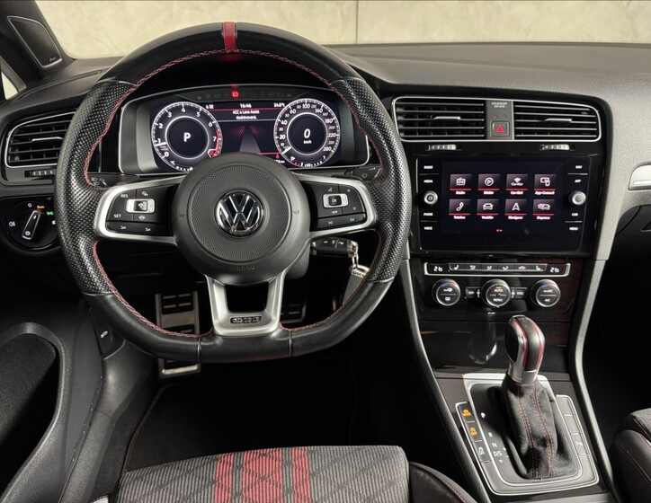 Volkswagen Golf 19