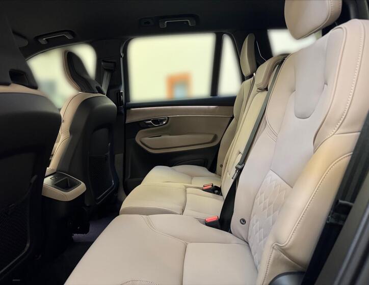 Volvo XC90 11
