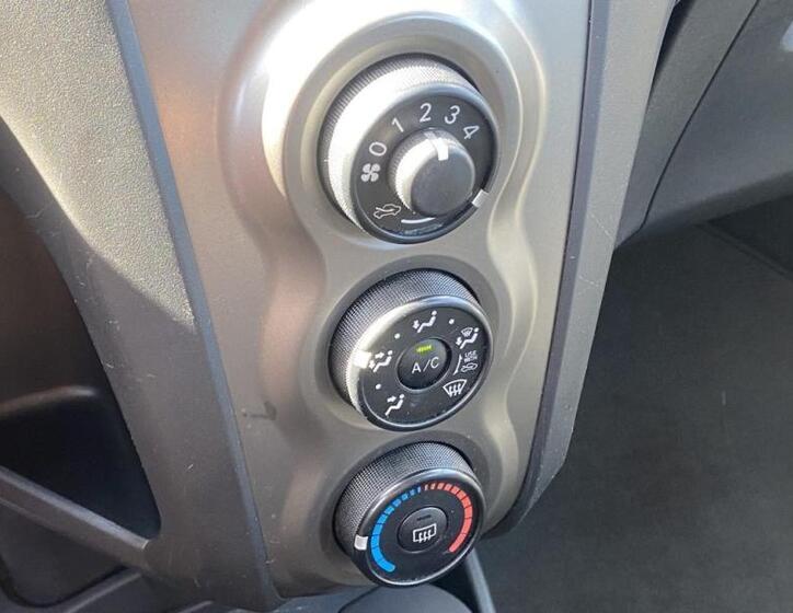 Toyota Yaris 16