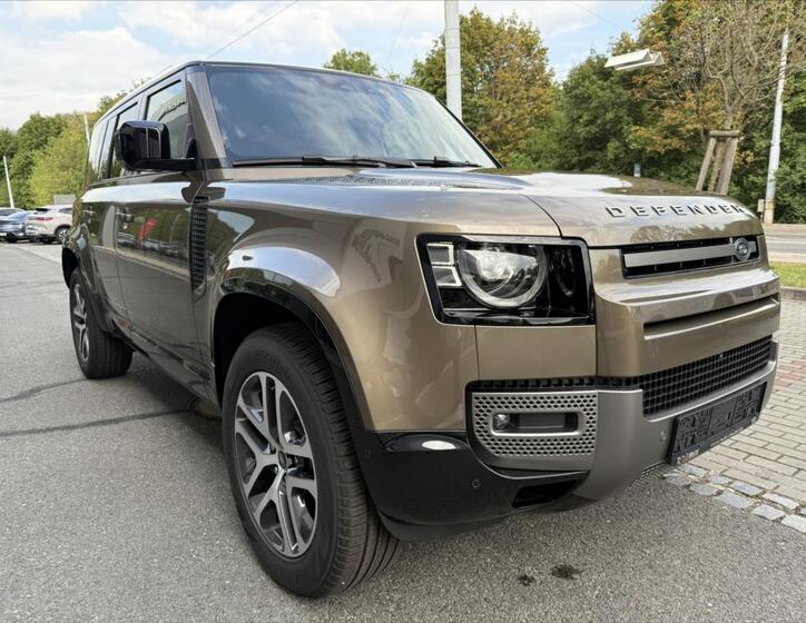 Land Rover Defender 5