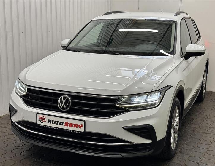 Volkswagen Tiguan 1
