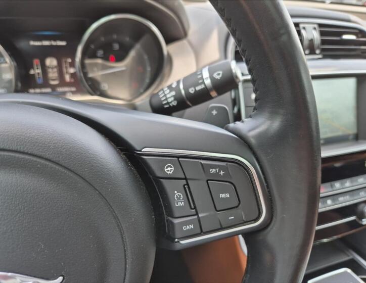Jaguar XE 18