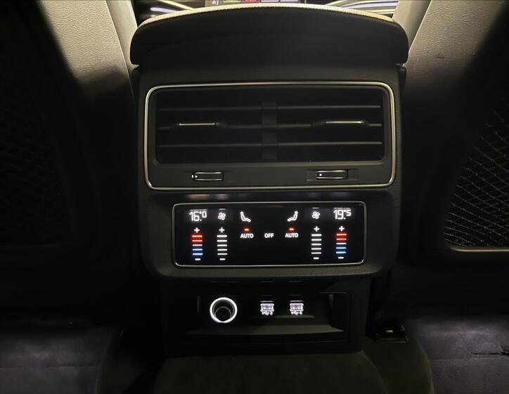 Audi Q8 28