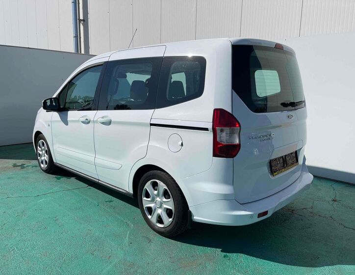 Ford Tourneo Courier 4