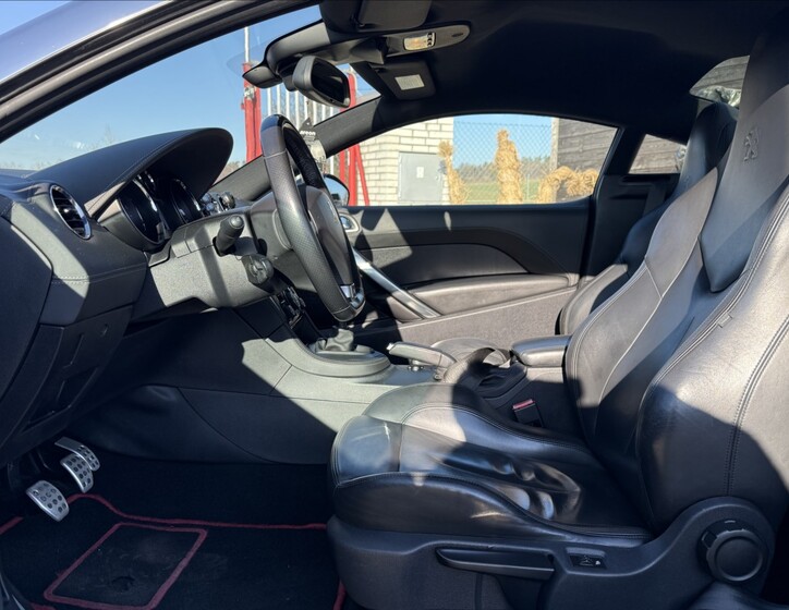 Peugeot RCZ 9