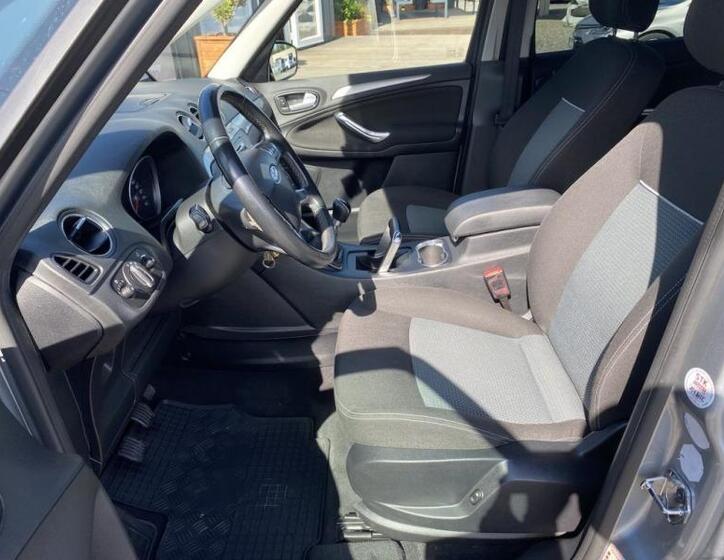 Ford Galaxy 10
