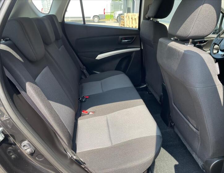 Suzuki SX4 S-Cross 8