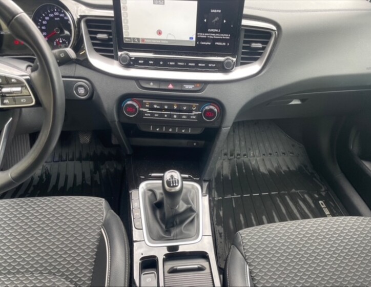 KIA XCeed 10