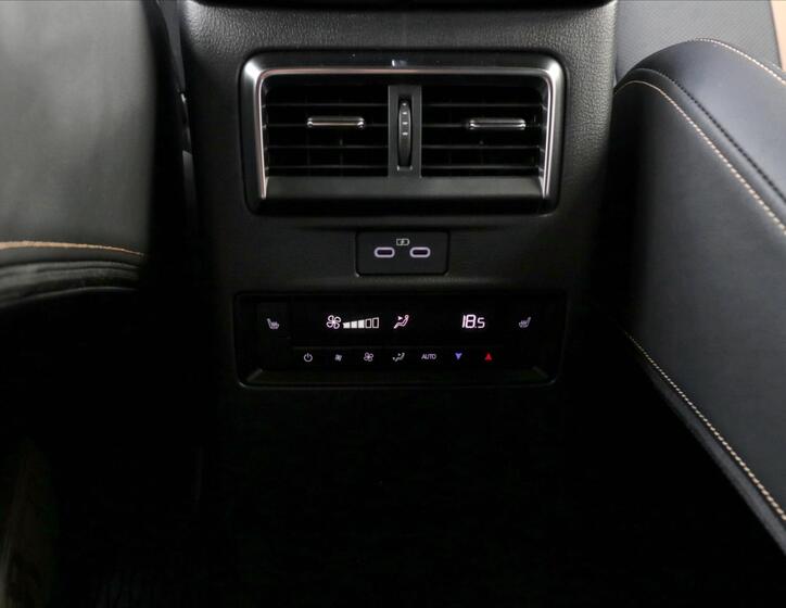 Mazda CX-80 11