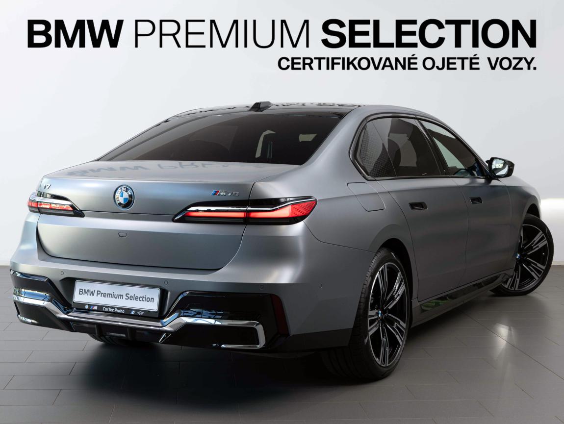 BMW i7