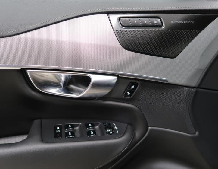 Volvo XC90 22