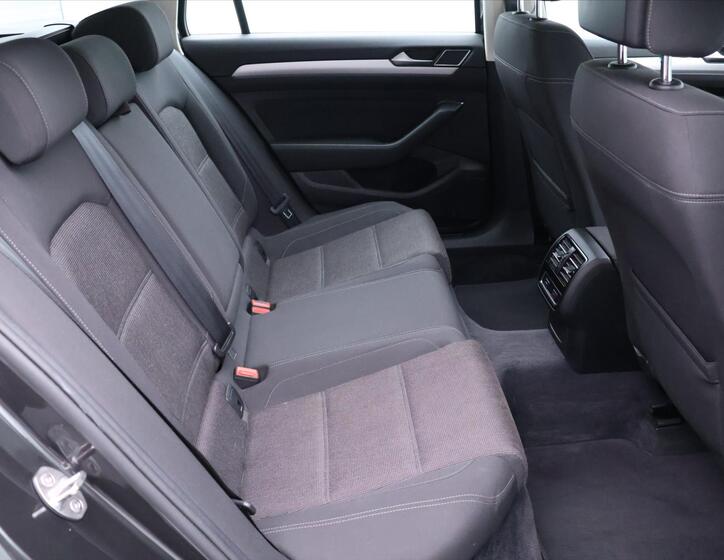 Volkswagen Passat 12