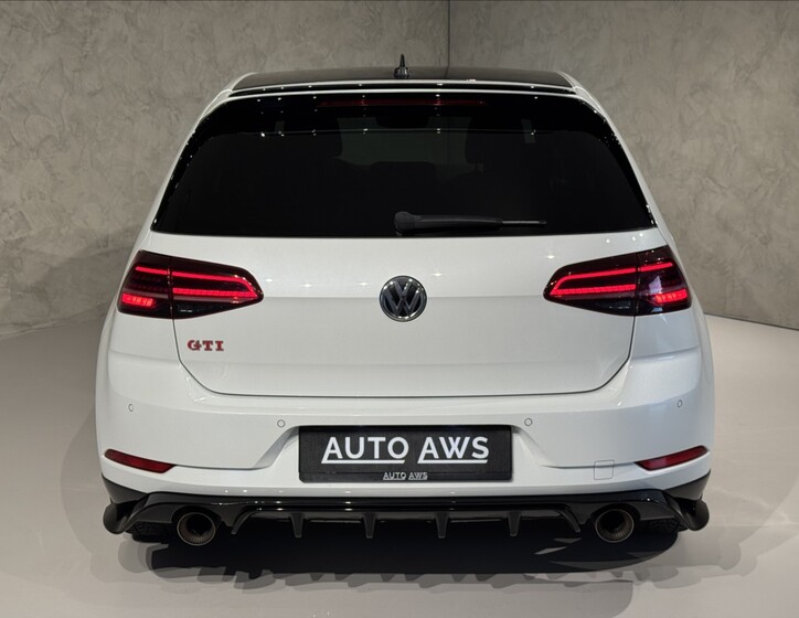 Volkswagen Golf 11