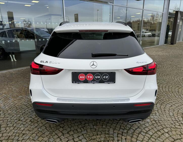 Mercedes-Benz GLA 25