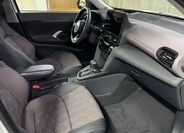 Toyota Yaris Cross 13