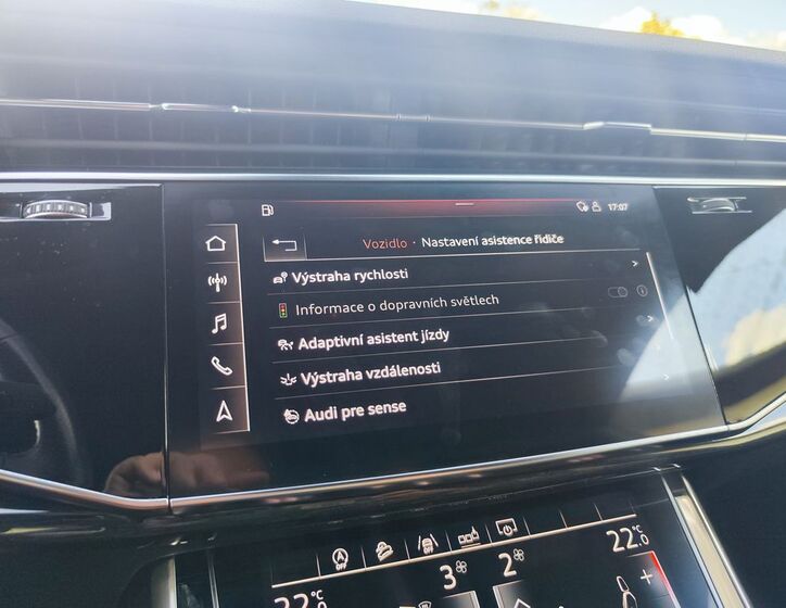 Audi Q8 26
