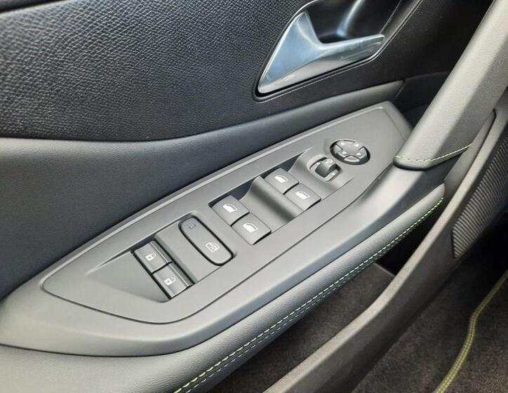 Peugeot 408 33
