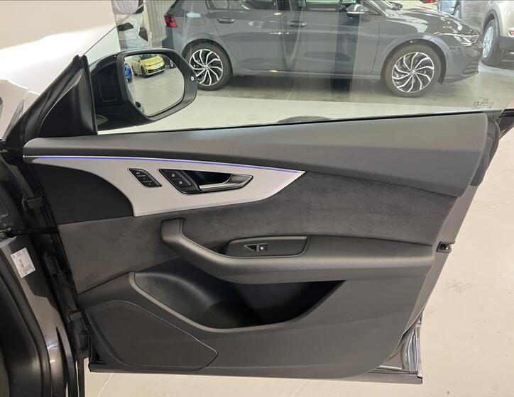 Audi Q8 27