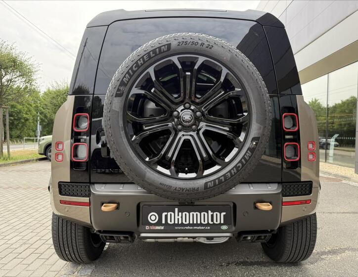 Land Rover Defender 9