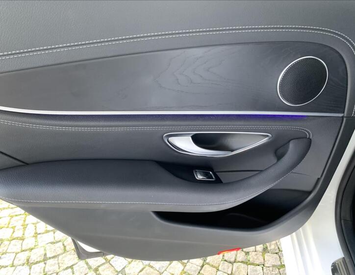 Mercedes-Benz Třídy E 28