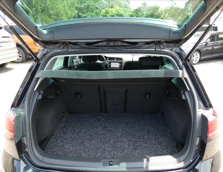 Volkswagen Golf 17