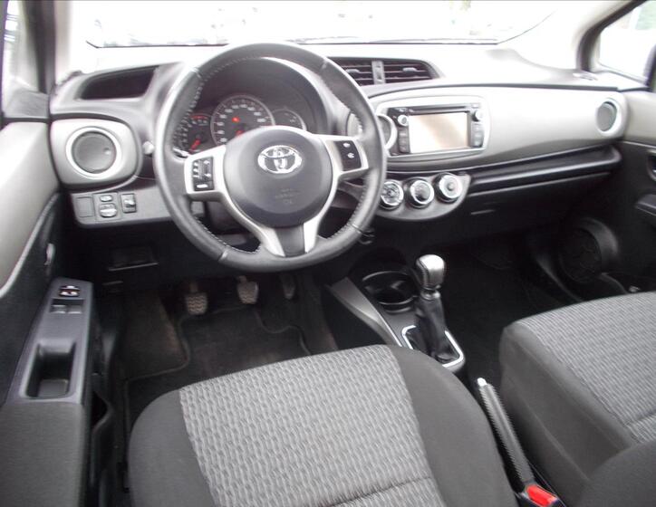 Toyota Yaris 15