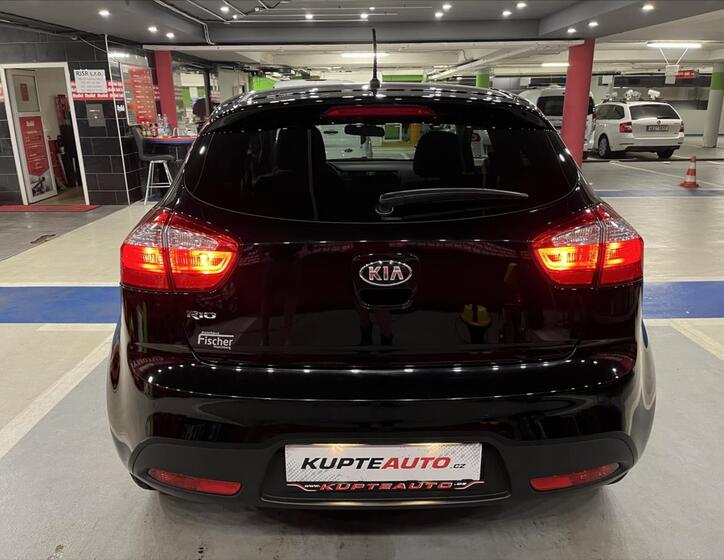 KIA Rio 6