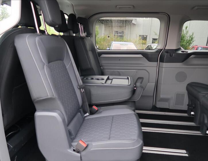 Ford Tourneo Custom 23