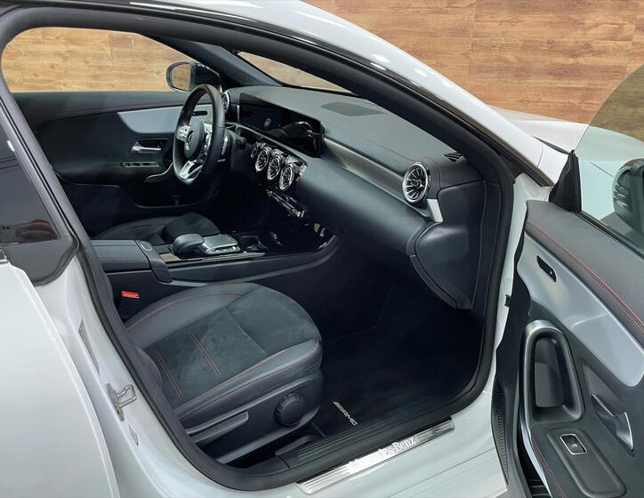 Mercedes-Benz CLA 5