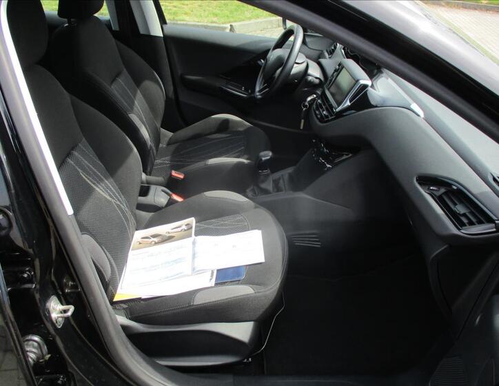 Peugeot 208 13