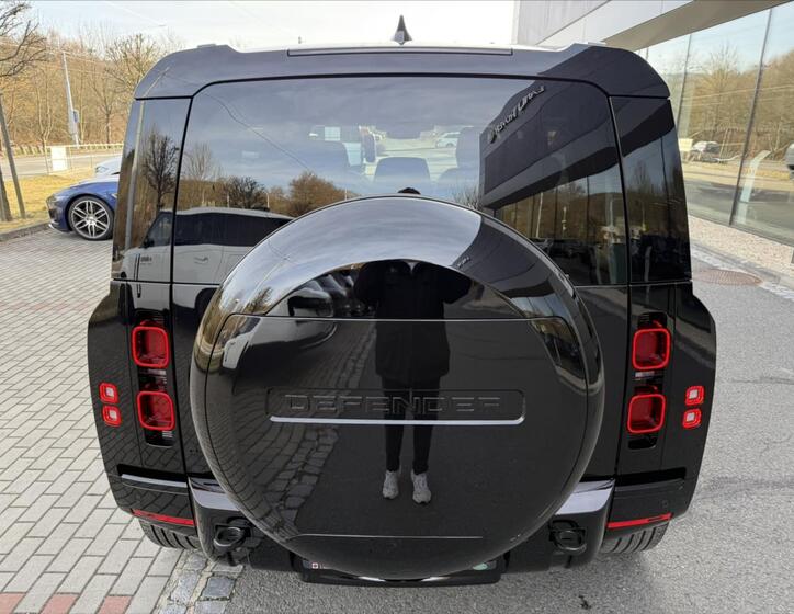 Land Rover Defender 8