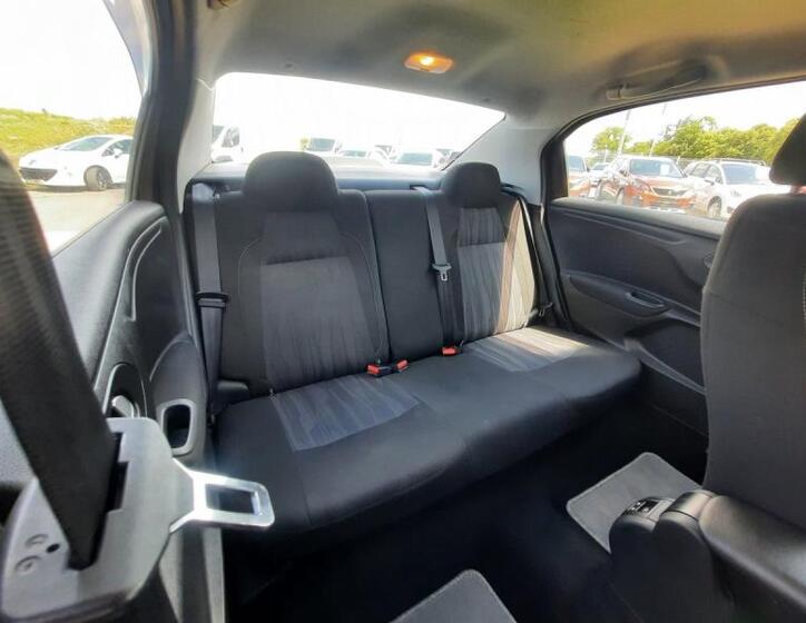 Peugeot 301 6